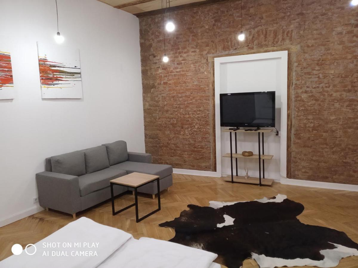 Gogol 14 Апартаменти В Історичному Центрі Міста Ujhorod Exterior foto
